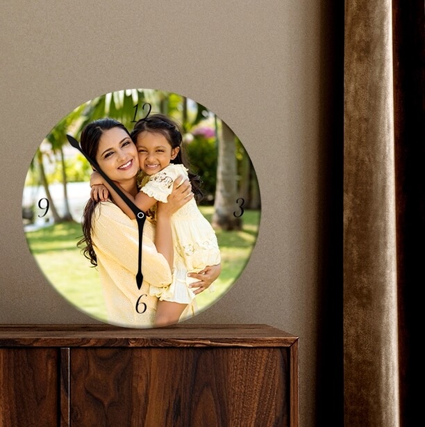 Circle wall clock